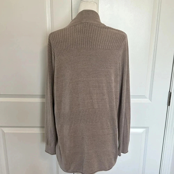 Barefoot Dreams - CozyChic Lite® - Circle Cardi Size L Taupe - Picture 3 of 7